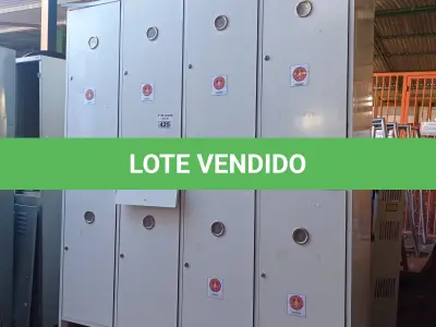 LOTE 425 - 01 ARMÁRIO ROUPEIRO EM MADEIRA C/08 PORTAS. (NO ESTADO, LEILÃO NÃO TEM GARANTIA E NEM DEVOLUÇÃO, SUJEITO A POSSÍVEIS AVARIAS VISÍVEIS/OCULTAS E/OU AUSÊNCIA DE COMPONENTES).