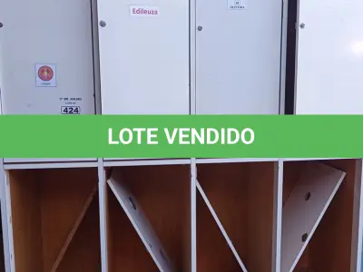 LOTE 424 - 01 ARMÁRIO ROUPEIRO EM MADEIRA C/08 PORTAS INCOMPLETOS. (NO ESTADO, LEILÃO NÃO TEM GARANTIA E NEM DEVOLUÇÃO, SUJEITO A POSSÍVEIS AVARIAS VISÍVEIS/OCULTAS E/OU AUSÊNCIA DE COMPONENTES).
