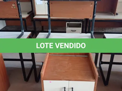 LOTE 449 - 02 MESAS COM ESTRUTURA EM FERRO FUNDIDO TAMPO EM MADEIRA E 01 ARMÁRIO EM MADEIRA COM 02 PORTAS. (NO ESTADO, LEILÃO NÃO TEM GARANTIA E NEM DEVOLUÇÃO, SUJEITO A POSSÍVEIS AVARIAS VISÍVEIS/OCULTAS E/OU AUSÊNCIA DE COMPONENTES).