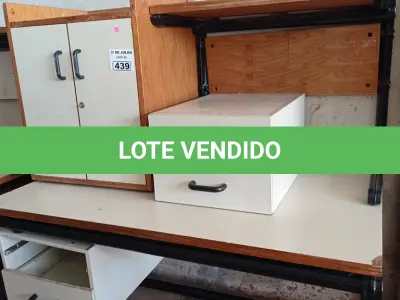 LOTE 439 - 02 MESAS COM ESTRUTURA EM FERRO FUNDIDO TAMPO EM MADEIRA SENDO 01 SEM GAVETAS, 01 GAVETEIRO COM 02 GAVETAS E 01 ARMÁRIO EM MADEIRA COM 02 PORTAS. (NO ESTADO, LEILÃO NÃO TEM GARANTIA E NEM DEVOLUÇÃO, SUJEITO A POSSÍVEIS AVARIAS VISÍVEIS/OCULTAS E/OU AUSÊNCIA DE COMPONENTES).