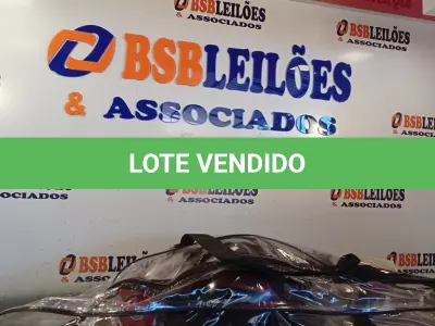 LOTE 372 - 01 SKATE COM CAPACETE. (NO ESTADO, LEILÃO NÃO TEM GARANTIA E NEM DEVOLUÇÃO, SUJEITO A POSSÍVEIS AVARIAS VISÍVEIS/OCULTAS E/OU AUSÊNCIA DE COMPONENTES).