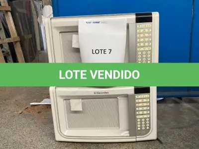 LOTE 551 - 02 MICROONDAS. (UNIDADE: B-049 - ARACAJU/SE - LOCAL DE RETIRADA: AVENIDA TANCREDO NEVES 5857, BAIRRO JABUTIANA - ARACAJU/SE - CEP: 49.085-000)