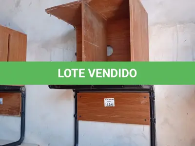 LOTE 434 - 02 MESAS COM ESTRUTURA EM FERRO FUNDIDO TAMPO EM MADEIRA SENDO 01 SEM GAVETAS E 01 MESINHA EM MADEIRA. (NO ESTADO, LEILÃO NÃO TEM GARANTIA E NEM DEVOLUÇÃO, SUJEITO A POSSÍVEIS AVARIAS VISÍVEIS/OCULTAS E/OU AUSÊNCIA DE COMPONENTES).