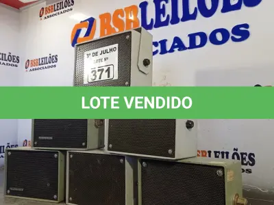 LOTE 371 - 06 ALTO-FALANTES COM SUPORTE DE FERRO SENDO 01 INCOMPLETO. (NO ESTADO, LEILÃO NÃO TEM GARANTIA E NEM DEVOLUÇÃO, SUJEITO A POSSÍVEIS AVARIAS VISÍVEIS/OCULTAS E/OU AUSÊNCIA DE COMPONENTES).