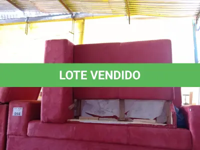 LOTE 094 - 01 SOFÁ. (NO ESTADO, LEILÃO NÃO TEM GARANTIA E NEM DEVOLUÇÃO, SUJEITO A POSSÍVEIS AVARIAS VISÍVEIS/OCULTAS E/OU AUSÊNCIA DE COMPONENTES).