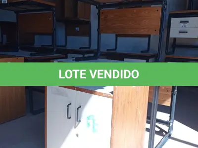 LOTE 460 - 02 MESAS COM ESTRUTURA EM FERRO FUNDIDO TAMPO EM MADEIRA SENDO 01 SEM GAVETAS E 01 ARMÁRIO EM MADEIRA COM 02 PORTAS. (NO ESTADO, LEILÃO NÃO TEM GARANTIA E NEM DEVOLUÇÃO, SUJEITO A POSSÍVEIS AVARIAS VISÍVEIS/OCULTAS E/OU AUSÊNCIA DE COMPONENTES).