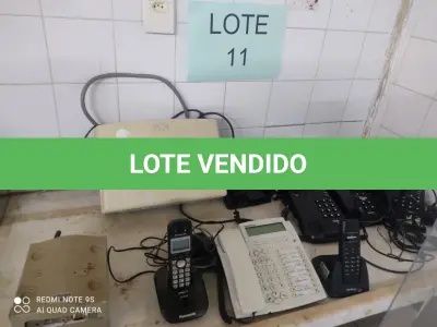 LOTE 105 - APARELHO TELEFÔNICO HEADSET + CENTRAL TELEFÔNICA + APARELHO TELEFÔNICO + COFRE W -80, 80X40 CM  (UNIDADE: B-033 - MONTES CLAROS/MG - LOCAL DE RETIRADA: AVENIDA LAGO DO TUCURUÍ S/N, BAIRRO ACÁCIAS - MONTES CLAROS/MG - CEP-39.404-264)