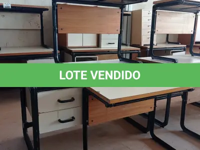 LOTE 453 - 03 MESAS COM ESTRUTURA EM FERRO FUNDIDO TAMPO EM MADEIRA SENDO 02 SEM GAVETAS. (NO ESTADO, LEILÃO NÃO TEM GARANTIA E NEM DEVOLUÇÃO, SUJEITO A POSSÍVEIS AVARIAS VISÍVEIS/OCULTAS E/OU AUSÊNCIA DE COMPONENTES).