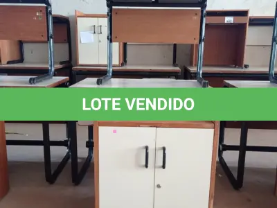LOTE 449 - 02 MESAS COM ESTRUTURA EM FERRO FUNDIDO TAMPO EM MADEIRA E 01 ARMÁRIO EM MADEIRA COM 02 PORTAS. (NO ESTADO, LEILÃO NÃO TEM GARANTIA E NEM DEVOLUÇÃO, SUJEITO A POSSÍVEIS AVARIAS VISÍVEIS/OCULTAS E/OU AUSÊNCIA DE COMPONENTES).
