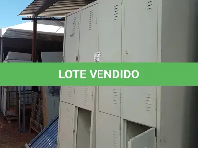 LOTE 431 - 02 ARMÁRIOS ROUPEIRO EM AÇO 04 PORTAS SENDO 01 INCOMPLETO. (NO ESTADO, LEILÃO NÃO TEM GARANTIA E NEM DEVOLUÇÃO, SUJEITO A POSSÍVEIS AVARIAS VISÍVEIS/OCULTAS E/OU AUSÊNCIA DE COMPONENTES).