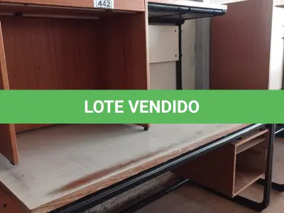 LOTE 442 - 02 MESAS COM ESTRUTURA EM FERRO FUNDIDO TAMPO EM MADEIRA E 01 MESA PARA COMPUTADOR EM MADEIRA. (NO ESTADO, LEILÃO NÃO TEM GARANTIA E NEM DEVOLUÇÃO, SUJEITO A POSSÍVEIS AVARIAS VISÍVEIS/OCULTAS E/OU AUSÊNCIA DE COMPONENTES).