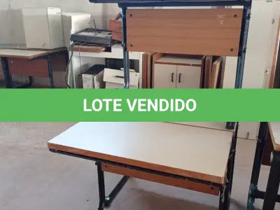 LOTE 446 - 03 MESAS COM ESTRUTURA EM FERRO FUNDIDO E TAMPO DE MADEIRA. (NO ESTADO, LEILÃO NÃO TEM GARANTIA E NEM DEVOLUÇÃO, SUJEITO A POSSÍVEIS AVARIAS VISÍVEIS/OCULTAS E/OU AUSÊNCIA DE COMPONENTES).