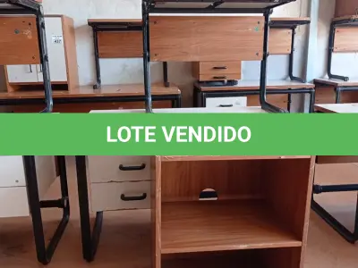 LOTE 457 - 02 MESAS COM ESTRUTURA EM FERRO FUNDIDO SENDO 01 SEM GAVETAS E 01 MESA EM MADEIRA. (NO ESTADO, LEILÃO NÃO TEM GARANTIA E NEM DEVOLUÇÃO, SUJEITO A POSSÍVEIS AVARIAS VISÍVEIS/OCULTAS E/OU AUSÊNCIA DE COMPONENTES).