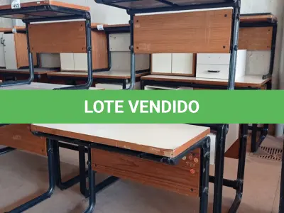 LOTE 454 - 03 MESAS COM ESTRUTURA EM FERRO FUNDIDO TAMPO EM MADEIRA SENDO 02 SEM GAVETAS. (NO ESTADO, LEILÃO NÃO TEM GARANTIA E NEM DEVOLUÇÃO, SUJEITO A POSSÍVEIS AVARIAS VISÍVEIS/OCULTAS E/OU AUSÊNCIA DE COMPONENTES).