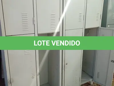 LOTE 431 - 02 ARMÁRIOS ROUPEIRO EM AÇO 04 PORTAS SENDO 01 INCOMPLETO. (NO ESTADO, LEILÃO NÃO TEM GARANTIA E NEM DEVOLUÇÃO, SUJEITO A POSSÍVEIS AVARIAS VISÍVEIS/OCULTAS E/OU AUSÊNCIA DE COMPONENTES).