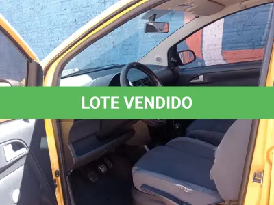 LOTE 486 - 01 VW/CROSSFOX; ANO:2006/2006; ALCOOL/GASOLINA NA COR AMARELA. (NO ESTADO)