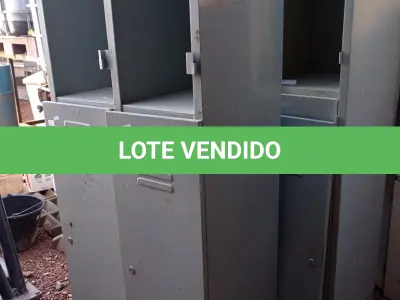 LOTE 426 - 02 ARMÁRIOS ROUPEIRO C/04 PORTAS INCOMPLETOS. (NO ESTADO, LEILÃO NÃO TEM GARANTIA E NEM DEVOLUÇÃO, SUJEITO A POSSÍVEIS AVARIAS VISÍVEIS/OCULTAS E/OU AUSÊNCIA DE COMPONENTES).
