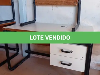 LOTE 435 - 02 MESAS COM ESTRUTURA EM FERRO FUNDIDO TAMPO EM MADEIRA SENDO 01 SEM GAVETAS E 01 MESINHA EM MADEIRA. (NO ESTADO, LEILÃO NÃO TEM GARANTIA E NEM DEVOLUÇÃO, SUJEITO A POSSÍVEIS AVARIAS VISÍVEIS/OCULTAS E/OU AUSÊNCIA DE COMPONENTES).