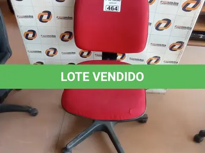 LOTE 464 - 01 CADEIRA DE ESCRITÓRIO COM BASE GIRATÓRIA NA COR VERMELHA. (NO ESTADO, LEILÃO NÃO TEM GARANTIA E NEM DEVOLUÇÃO, SUJEITO A POSSÍVEIS AVARIAS VISÍVEIS/OCULTAS E/OU AUSÊNCIA DE COMPONENTES).