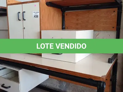 LOTE 439 - 02 MESAS COM ESTRUTURA EM FERRO FUNDIDO TAMPO EM MADEIRA SENDO 01 SEM GAVETAS, 01 GAVETEIRO COM 02 GAVETAS E 01 ARMÁRIO EM MADEIRA COM 02 PORTAS. (NO ESTADO, LEILÃO NÃO TEM GARANTIA E NEM DEVOLUÇÃO, SUJEITO A POSSÍVEIS AVARIAS VISÍVEIS/OCULTAS E/OU AUSÊNCIA DE COMPONENTES).