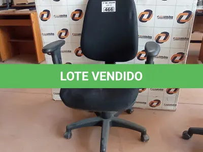 LOTE 466 - 01 CADEIRA DE ESCRITÓRIO COM BASE GIRATÓRIA. (NO ESTADO, LEILÃO NÃO TEM GARANTIA E NEM DEVOLUÇÃO, SUJEITO A POSSÍVEIS AVARIAS VISÍVEIS/OCULTAS E/OU AUSÊNCIA DE COMPONENTES).