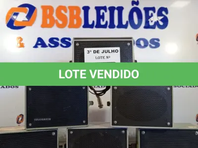 LOTE 371 - 06 ALTO-FALANTES COM SUPORTE DE FERRO SENDO 01 INCOMPLETO. (NO ESTADO, LEILÃO NÃO TEM GARANTIA E NEM DEVOLUÇÃO, SUJEITO A POSSÍVEIS AVARIAS VISÍVEIS/OCULTAS E/OU AUSÊNCIA DE COMPONENTES).