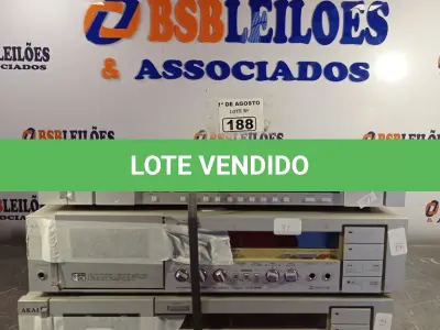 LOTE 188 - 01 AM/FM E 02 STÉREO CASSETE DECK MARCAS AKAI. (NO ESTADO, LEILÃO NÃO TEM GARANTIA E NEM DEVOLUÇÃO, SUJEITO A POSSÍVEIS AVARIAS VISÍVEIS/OCULTAS E/OU AUSÊNCIA DE COMPONENTES).