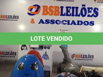 LOTE 127 - 01 IBOO E VÁRIOS CONTROLES DE VIDEOGAME MARCAS E MODELOS DIVERSOS. (NO ESTADO, LEILÃO NÃO TEM GARANTIA E NEM DEVOLUÇÃO, SUJEITO A POSSÍVEIS AVARIAS VISÍVEIS/OCULTAS E/OU AUSÊNCIA DE COMPONENTES).