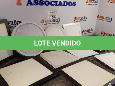 LOTE 154 - 01 LOTE COM VÁRIAS LUMINÁRIAS MARCAS E MODELOS DIVERSOS. (NO ESTADO, LEILÃO NÃO TEM GARANTIA E NEM DEVOLUÇÃO, SUJEITO A POSSÍVEIS AVARIAS VISÍVEIS/OCULTAS E/OU AUSÊNCIA DE COMPONENTES).