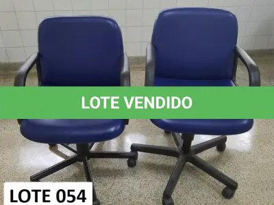 LOTE 465 - 02 CADEIRAS GIRATORIAS COM BRACO  (UNIDADE: B-034 - POUSO ALEGRE/MG LOCAL DE RETIRADA: AVENIDA DOS ALECRINS, 1020 - DISTRITO INDUSTRIAL –  POUSO ALEGRE/MG – CEP: 37.556-839)