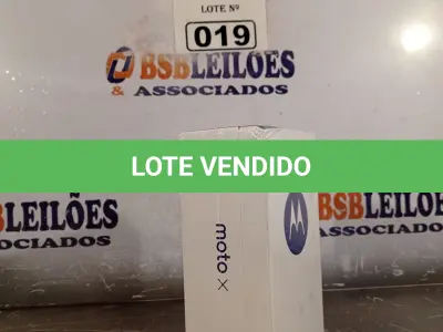 LOTE 019 - 01 APARELHO DE TELEFONE MOTO XT 1092 2ª GERAÇÃO BLACK. (NO ESTADO, LEILÃO NÃO TEM GARANTIA E NEM DEVOLUÇÃO, SUJEITO A POSSÍVEIS AVARIAS VISÍVEIS/OCULTAS E/OU AUSÊNCIA DE COMPONENTES).