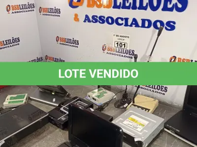 LOTE 101 - 02 DVD’S PORTÁTEIS E PERIFÉRICOS DIVERSOS. (NO ESTADO, LEILÃO NÃO TEM GARANTIA E NEM DEVOLUÇÃO, SUJEITO A POSSÍVEIS AVARIAS VISÍVEIS/OCULTAS E/OU AUSÊNCIA DE COMPONENTES).