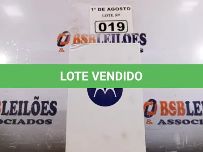LOTE 019 - 01 APARELHO DE TELEFONE MOTO XT 1092 2ª GERAÇÃO BLACK. (NO ESTADO, LEILÃO NÃO TEM GARANTIA E NEM DEVOLUÇÃO, SUJEITO A POSSÍVEIS AVARIAS VISÍVEIS/OCULTAS E/OU AUSÊNCIA DE COMPONENTES).