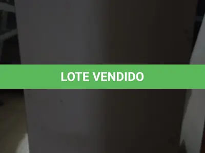 LOTE 712 - 03 MESAS COR CLAR00A + ARMÁRIO ALTO DUAS PORTAS . (UNIDADE: DEPARTAMENTO EXECUTIVO – DEX - LOCAL DE RETIRADA: SAUS - QUADRA 1, BLOCO J, ED. CLÉSIO ANDRADE - BRASÍLIA/DF - CEP: 70.070-944)
