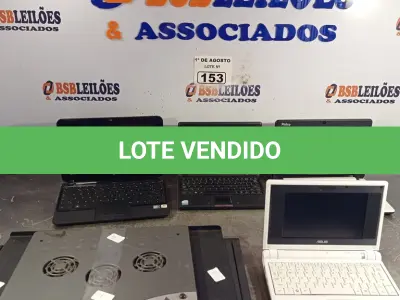 LOTE 153 - 01 MESA PARA NOTEBOOK E 04 NETBOOK’S MARCAS E MODELOS DIVERSOS. (NO ESTADO, LEILÃO NÃO TEM GARANTIA E NEM DEVOLUÇÃO, SUJEITO A POSSÍVEIS AVARIAS VISÍVEIS/OCULTAS E/OU AUSÊNCIA DE COMPONENTES).