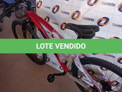 LOTE 300 - 01 BICICLETA ARO 29, COR VERMELHO COM PRETO, NANO 24V SKY TRAZ 24 MARCHAS COM SISTEMA CASSETE MICROSHIFT E FREIOS HIDRÁULICOS. QUADRO SKY EM ALUMÍNIO 6061 NANO; SUSPENSÃO HEILAND AHEADSET 100MM;ALAVANCA MICROSHIFT  3 X 8 VELOCIDADES; PEDIVELA SHIFT TECH 42/32/22; MOVIMENTO CENTRAL ROLAMENTADO; CÂMBIO DIANTEIRO MICROSHIFT 3V  7/8 X 3V 42/32/22 ;CAMBIO TRASEIRO MICROSHIFT 8V COM CAGE LONGO RDM26L;CASSETE MICROSHIFT 8 VELOCIDADES COM RELAÇÃO 11-34 DENTES; CORRENTE YBN INDEX 1/2 X 3/32 116L; CUBOS SHIFT TECH CASSETTE COM BLOCAGENS 36 FUROS; DISCOS 160MM;FREIO A DISCO ALHONGA LANCER PAVOLUTION; GUIDÃO HEILAND EM ALUMÍNIO 31.8MM; SUPORTE DE GUIDÃO HEILAND ALUMÍNIO 31.8MM; PNEUS SWALLOW 29 X 2.10; SELIM SKY MTB; CANOTE DE SELIM HEILAND 27.2MM; AROS DUPLOS WLK 29 36 FUROS; PEDAL PLATAFORMA HEILAND NYLON.(NOVA) (NO ESTADO)