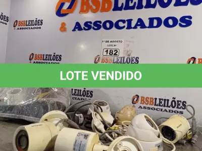 LOTE 182 - 01 LOTE COM VÁRIAS CÂMERAS DE SEGURANÇA MARCAS E MODELOS DIVERSOS. (NO ESTADO, LEILÃO NÃO TEM GARANTIA E NEM DEVOLUÇÃO, SUJEITO A POSSÍVEIS AVARIAS VISÍVEIS/OCULTAS E/OU AUSÊNCIA DE COMPONENTES).