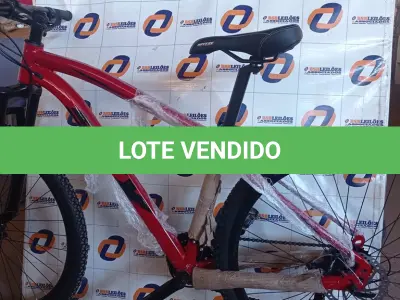 LOTE 300 - 01 BICICLETA ARO 29, COR VERMELHO COM PRETO, NANO 24V SKY TRAZ 24 MARCHAS COM SISTEMA CASSETE MICROSHIFT E FREIOS HIDRÁULICOS. QUADRO SKY EM ALUMÍNIO 6061 NANO; SUSPENSÃO HEILAND AHEADSET 100MM;ALAVANCA MICROSHIFT  3 X 8 VELOCIDADES; PEDIVELA SHIFT TECH 42/32/22; MOVIMENTO CENTRAL ROLAMENTADO; CÂMBIO DIANTEIRO MICROSHIFT 3V  7/8 X 3V 42/32/22 ;CAMBIO TRASEIRO MICROSHIFT 8V COM CAGE LONGO RDM26L;CASSETE MICROSHIFT 8 VELOCIDADES COM RELAÇÃO 11-34 DENTES; CORRENTE YBN INDEX 1/2 X 3/32 116L; CUBOS SHIFT TECH CASSETTE COM BLOCAGENS 36 FUROS; DISCOS 160MM;FREIO A DISCO ALHONGA LANCER PAVOLUTION; GUIDÃO HEILAND EM ALUMÍNIO 31.8MM; SUPORTE DE GUIDÃO HEILAND ALUMÍNIO 31.8MM; PNEUS SWALLOW 29 X 2.10; SELIM SKY MTB; CANOTE DE SELIM HEILAND 27.2MM; AROS DUPLOS WLK 29 36 FUROS; PEDAL PLATAFORMA HEILAND NYLON.(NOVA) (NO ESTADO)