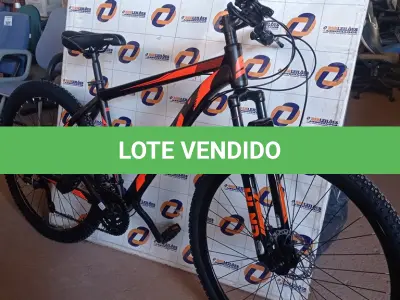 LOTE 100 - 01 BICICLETA ARO 29, COR LARANJADA COM PRETO, NANO 24V SKY TRAZ 24 MARCHAS COM SISTEMA CASSETE MICROSHIFT E FREIOS HIDRÁULICOS. QUADRO SKY EM ALUMÍNIO 6061 NANO; SUSPENSÃO HEILAND AHEADSET 100MM;ALAVANCA MICROSHIFT  3 X 8 VELOCIDADES; PEDIVELA SHIFT TECH 42/32/22; MOVIMENTO CENTRAL ROLAMENTADO; CÂMBIO DIANTEIRO MICROSHIFT 3V  7/8 X 3V 42/32/22 ;CAMBIO TRASEIRO MICROSHIFT 8V COM CAGE LONGO RDM26L;CASSETE MICROSHIFT 8 VELOCIDADES COM RELAÇÃO 11-34 DENTES; CORRENTE YBN INDEX 1/2 X 3/32 116L; CUBOS SHIFT TECH CASSETTE COM BLOCAGENS 36 FUROS; DISCOS 160MM;FREIO A DISCO ALHONGA LANCER PAVOLUTION; GUIDÃO HEILAND EM ALUMÍNIO 31.8MM; SUPORTE DE GUIDÃO HEILAND ALUMÍNIO 31.8MM; PNEUS SWALLOW 29 X 2.10; SELIM SKY MTB; CANOTE DE SELIM HEILAND 27.2MM; AROS DUPLOS WLK 29 36 FUROS; PEDAL PLATAFORMA HEILAND NYLON.(NOVA) (NO ESTADO)