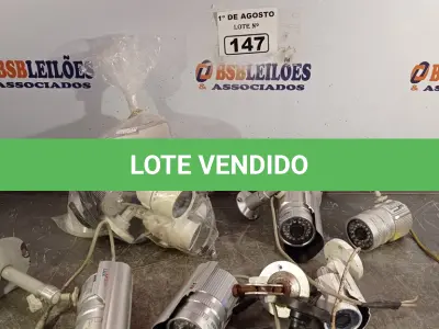 LOTE 147 - 01 LOTE COM VÁRIAS CÂMERAS DE SEGURANÇA MARCAS E MODELOS DIVERSOS. (NO ESTADO, LEILÃO NÃO TEM GARANTIA E NEM DEVOLUÇÃO, SUJEITO A POSSÍVEIS AVARIAS VISÍVEIS/OCULTAS E/OU AUSÊNCIA DE COMPONENTES).