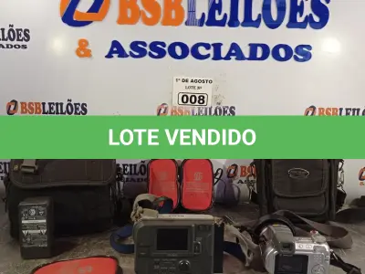 LOTE 008 - 01 LOTE COM VÁRIAS CÂMERAS FOTOGRÁFICAS MARCAS E MODELOS DIVERSOS. (NO ESTADO, LEILÃO NÃO TEM GARANTIA E NEM DEVOLUÇÃO, SUJEITO A POSSÍVEIS AVARIAS VISÍVEIS/OCULTAS E/OU AUSÊNCIA DE COMPONENTES).