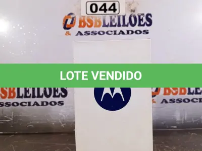 LOTE 044 - 01 APARELHO DE TELEFONE MOTO XT 1092 2ª GERAÇÃO BLACK. (NO ESTADO, LEILÃO NÃO TEM GARANTIA E NEM DEVOLUÇÃO, SUJEITO A POSSÍVEIS AVARIAS VISÍVEIS/OCULTAS E/OU AUSÊNCIA DE COMPONENTES).