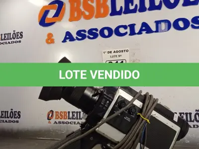 LOTE 041 - 01 FILMADORA ANTIGA MARCA JVC. (NO ESTADO, LEILÃO NÃO TEM GARANTIA E NEM DEVOLUÇÃO, SUJEITO A POSSÍVEIS AVARIAS VISÍVEIS/OCULTAS E/OU AUSÊNCIA DE COMPONENTES).