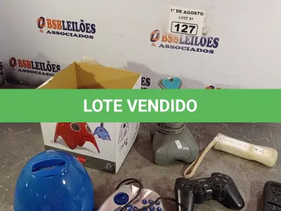 LOTE 127 - 01 IBOO E VÁRIOS CONTROLES DE VIDEOGAME MARCAS E MODELOS DIVERSOS. (NO ESTADO, LEILÃO NÃO TEM GARANTIA E NEM DEVOLUÇÃO, SUJEITO A POSSÍVEIS AVARIAS VISÍVEIS/OCULTAS E/OU AUSÊNCIA DE COMPONENTES).
