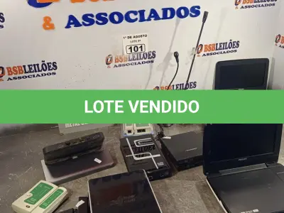 LOTE 101 - 02 DVD’S PORTÁTEIS E PERIFÉRICOS DIVERSOS. (NO ESTADO, LEILÃO NÃO TEM GARANTIA E NEM DEVOLUÇÃO, SUJEITO A POSSÍVEIS AVARIAS VISÍVEIS/OCULTAS E/OU AUSÊNCIA DE COMPONENTES).
