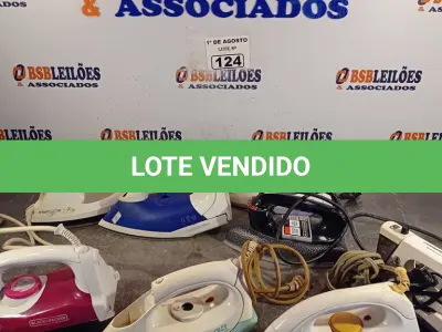 LOTE 124 - 08 FERROS DE PASSAR ROUPAS MARCAS E MODELOS DIVERSOS. (NO ESTADO, LEILÃO NÃO TEM GARANTIA E NEM DEVOLUÇÃO, SUJEITO A POSSÍVEIS AVARIAS VISÍVEIS/OCULTAS E/OU AUSÊNCIA DE COMPONENTES).