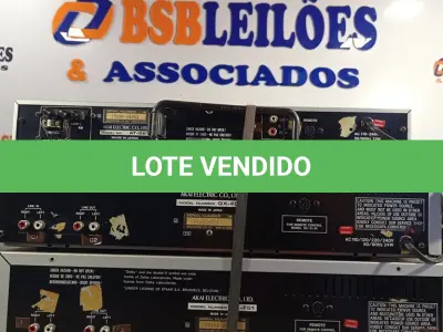 LOTE 188 - 01 AM/FM E 02 STÉREO CASSETE DECK MARCAS AKAI. (NO ESTADO, LEILÃO NÃO TEM GARANTIA E NEM DEVOLUÇÃO, SUJEITO A POSSÍVEIS AVARIAS VISÍVEIS/OCULTAS E/OU AUSÊNCIA DE COMPONENTES).