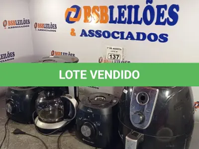 LOTE 137 - 01 AIR FRY, 01 CAFETEIRA E 02 BASES DE LIQUIDIFICADOR MARCAS E MODELOS DIVERSOS PARA RETIRADA DE PEÇAS. (NO ESTADO, LEILÃO NÃO TEM GARANTIA E NEM DEVOLUÇÃO, SUJEITO A POSSÍVEIS AVARIAS VISÍVEIS/OCULTAS E/OU AUSÊNCIA DE COMPONENTES).