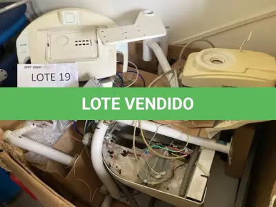 LOTE 641 - CADEIRA ODONTOLOGICA COM ESTOFAMENTO + EQUIPO TIPO CART   + REFLETOR ODONTOLÓGICO (SUCATA)I. (UNIDADE: DN 164 - SANTO ANTÔNIO DA PLATINA/PR - LOCAL DE RETIRADA: RODOVIA BR-153 - KM 41, Nº 970 –  SANTO ANTÔNIO DA PLATINA/PR - CEP: 86.430-000)