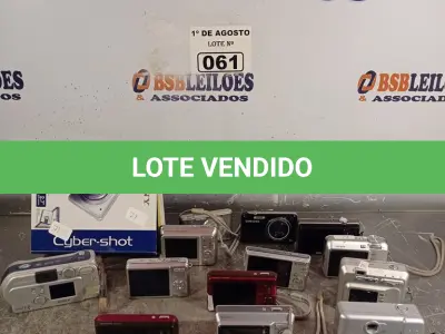 LOTE 061 - 01 LOTE COM VÁRIAS CÂMERAS FOTOGRÁFICAS MARCAS E MODELOS DIVERSOS. (NO ESTADO, LEILÃO NÃO TEM GARANTIA E NEM DEVOLUÇÃO, SUJEITO A POSSÍVEIS AVARIAS VISÍVEIS/OCULTAS E/OU AUSÊNCIA DE COMPONENTES).
